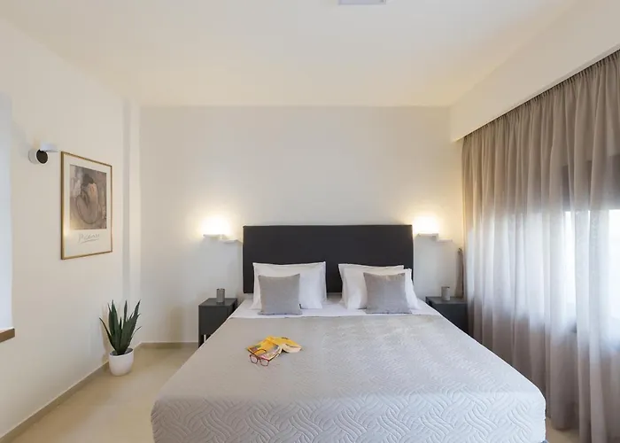 Antigoni's Seaside Lodge, A Retreat!